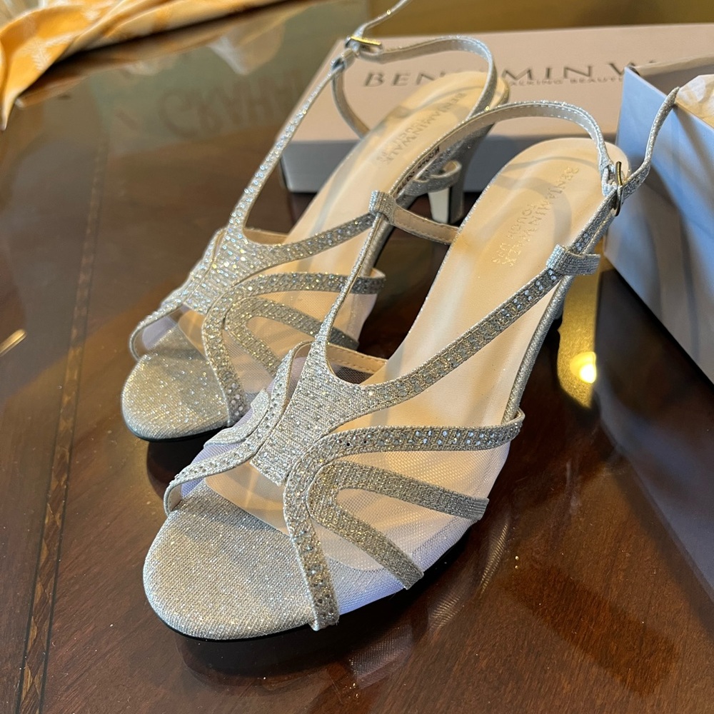 BENJAMIN WALK Touch Ups Clara Silver Heels - Picture 2 of 11